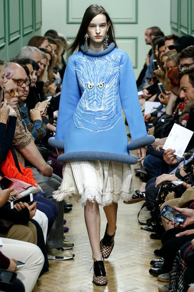 Look 18